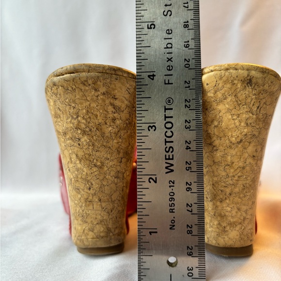 Red Patent leather sandals with cork wedge heel by Bolaro - Picture 6 of 7